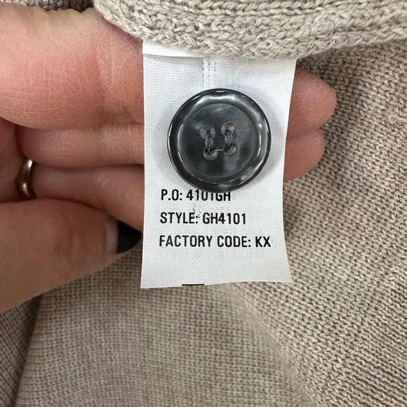 Perry Ellis knit cardigan vest, golf logo on chest, 100% cotton, light tan - Picture 4 of 6